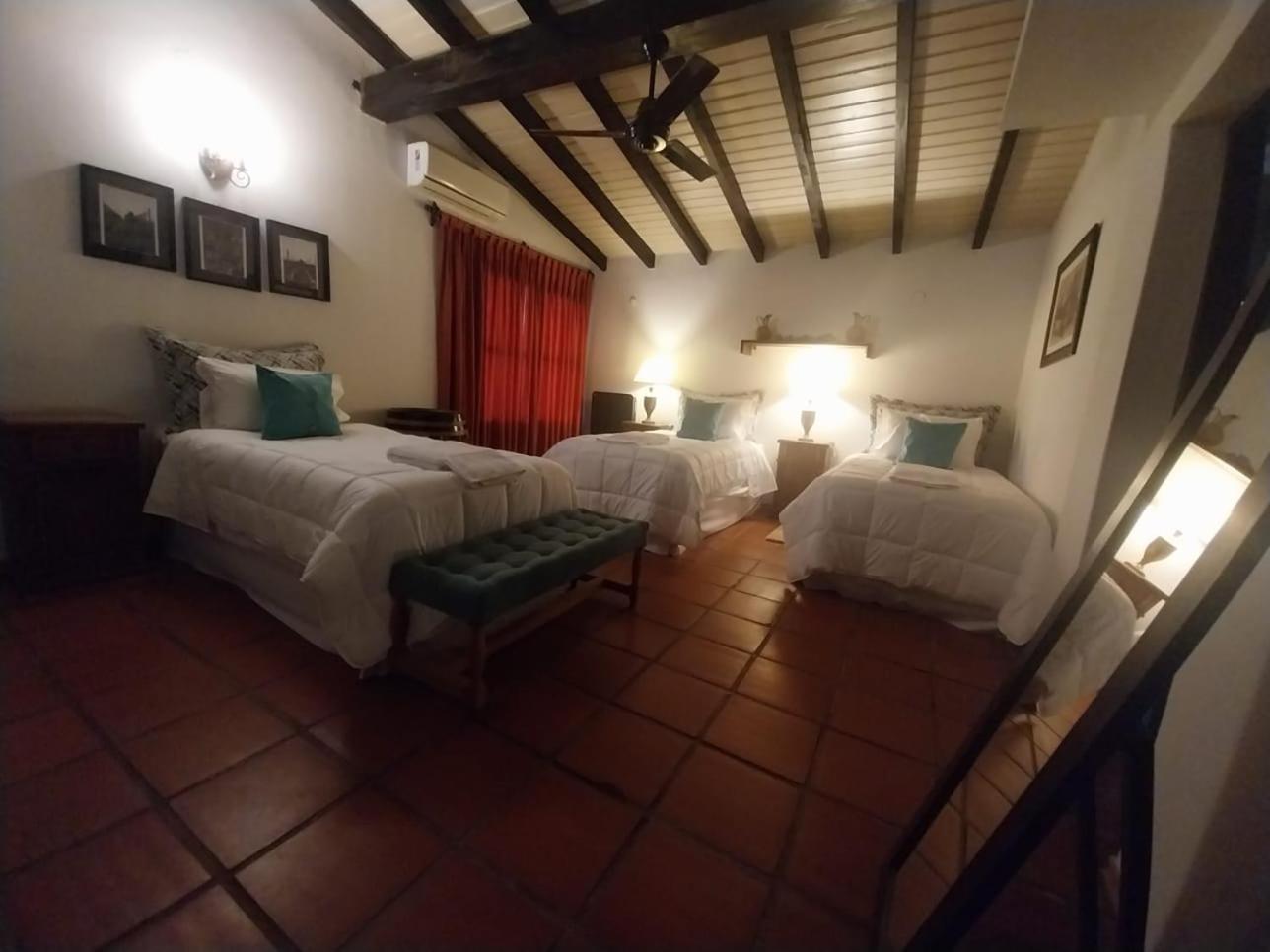 Posada La Celia Эухенио-Бустос Экстерьер фото